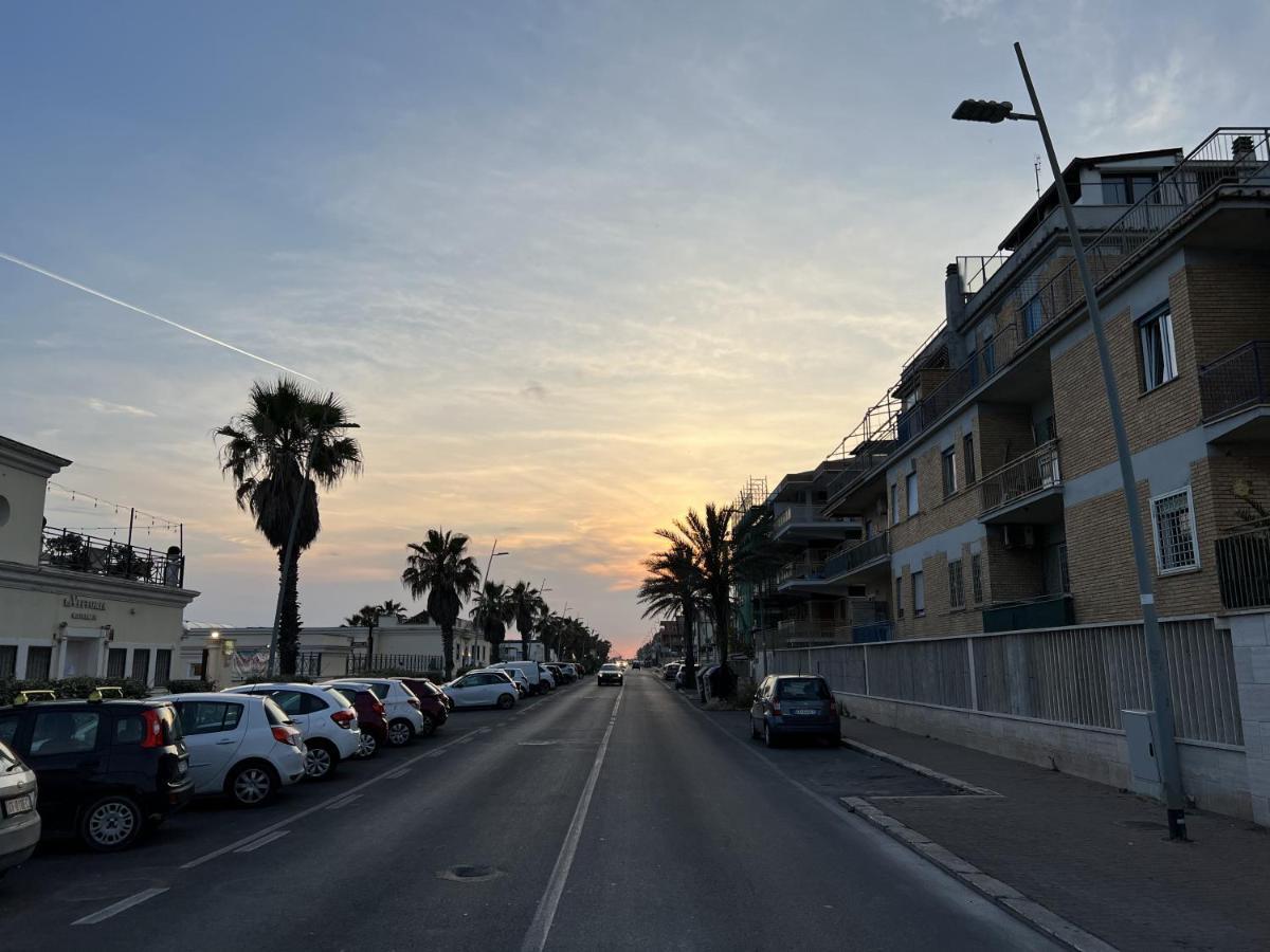 Lotus - Appartamento Sul Mare A Ostia Con Giardino Relax Eksteriør bilde