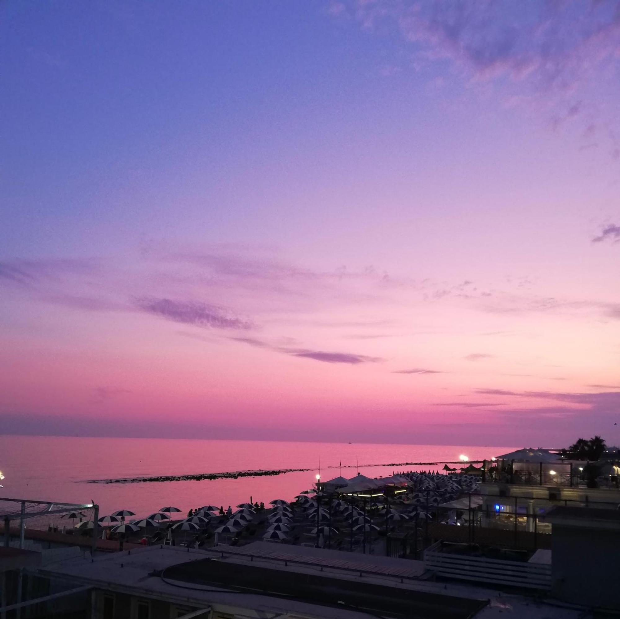 Lotus - Appartamento Sul Mare A Ostia Con Giardino Relax Eksteriør bilde